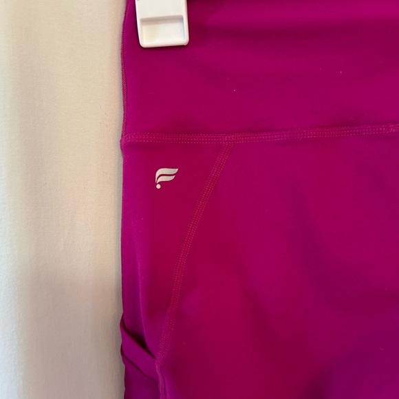 Fabletics Mila High-Waisted On-The-Go Powerhold with Pockets Capri Size Small - Picture 2 of 7